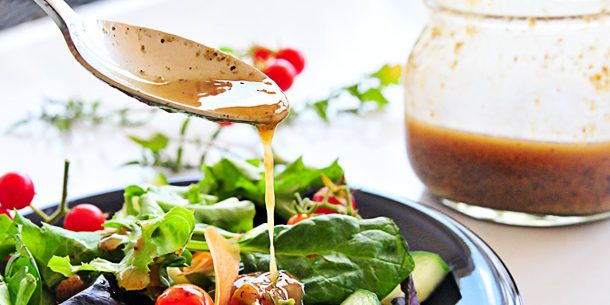 ¿Cómo cocinar con dátiles? Prueba este aderezo balsámico sin grasas